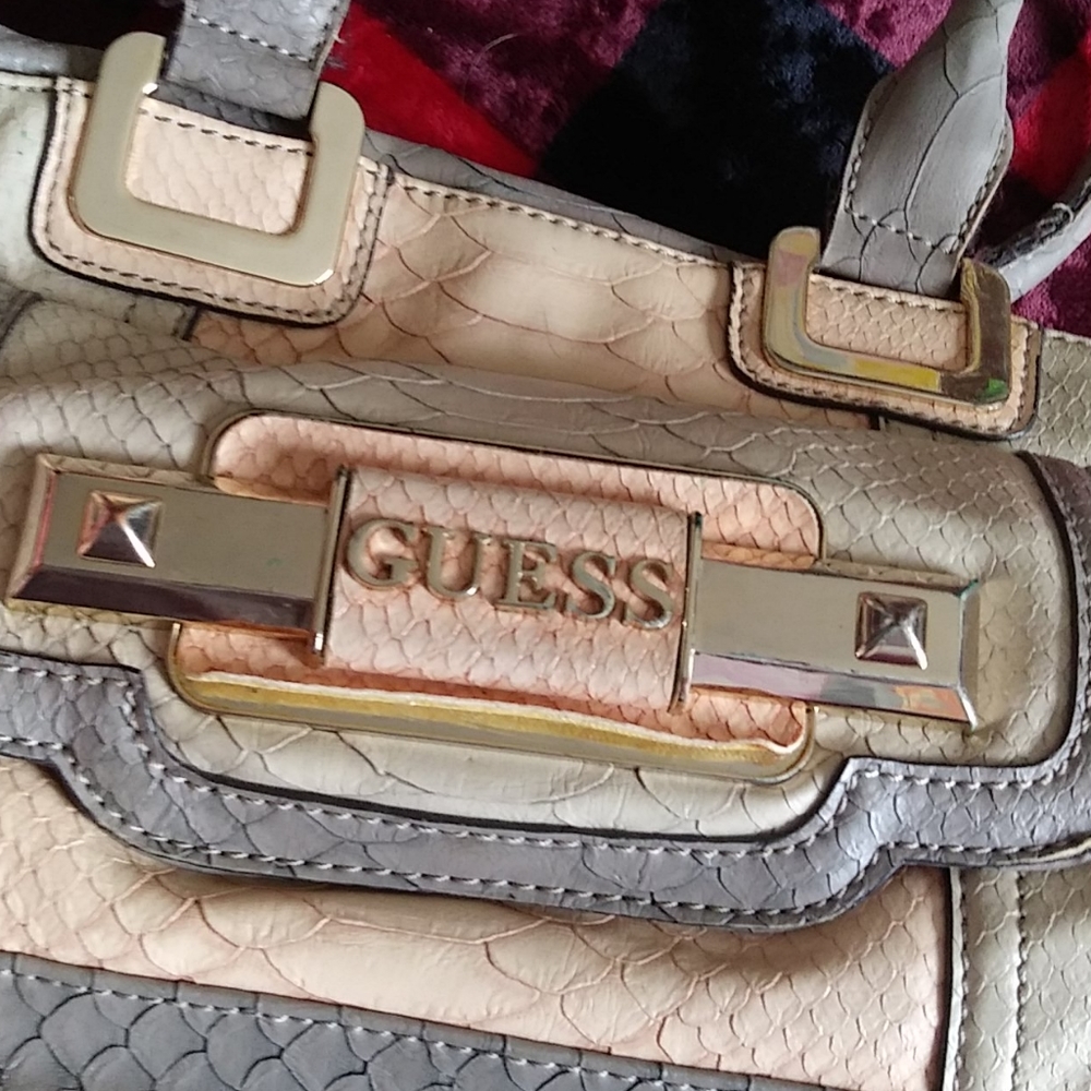 Guess handbag - Picture 2 of 6